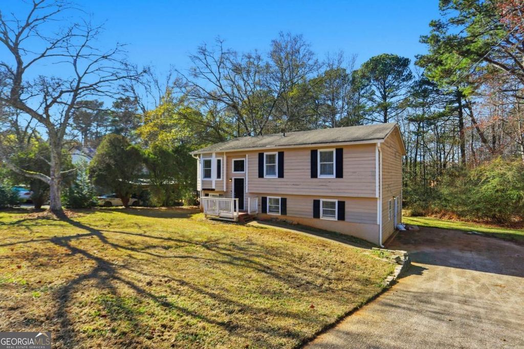 Photo of 2705 Timber Valley Drive, Douglasville, GA 30135 (MLS # 10658251)