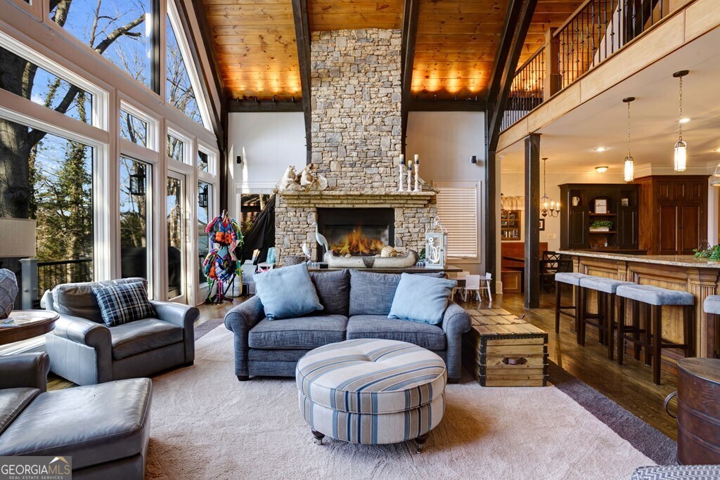 2533 Lakefront PT