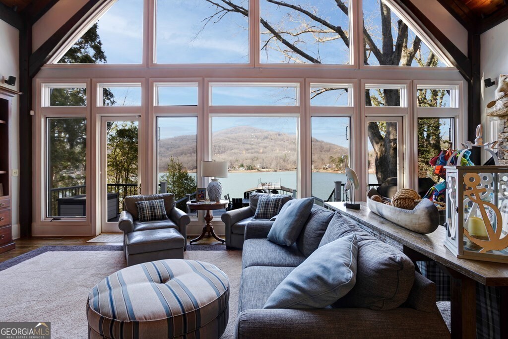2533 Lakefront PT