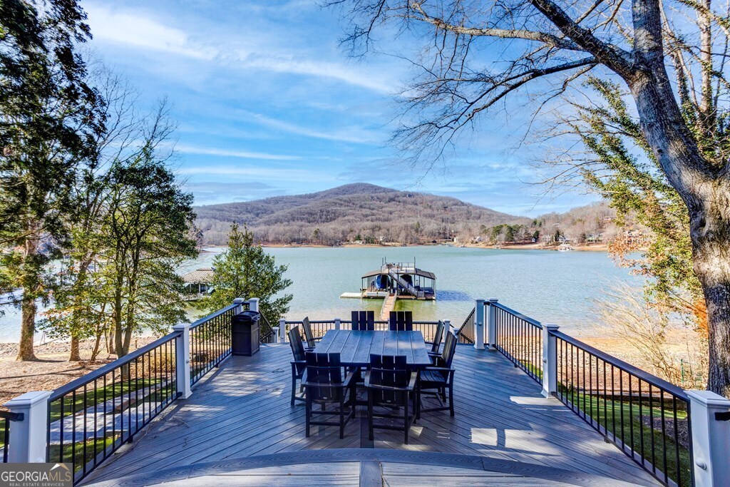 2533 Lakefront PT