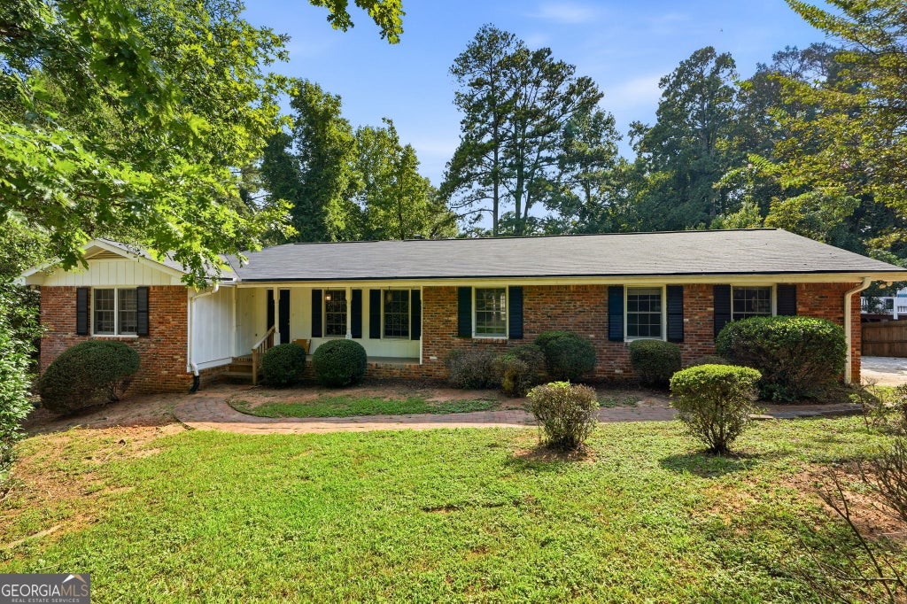 Photo of 4270 Cove Way NE, Marietta, GA 30067 (MLS # 10835613)