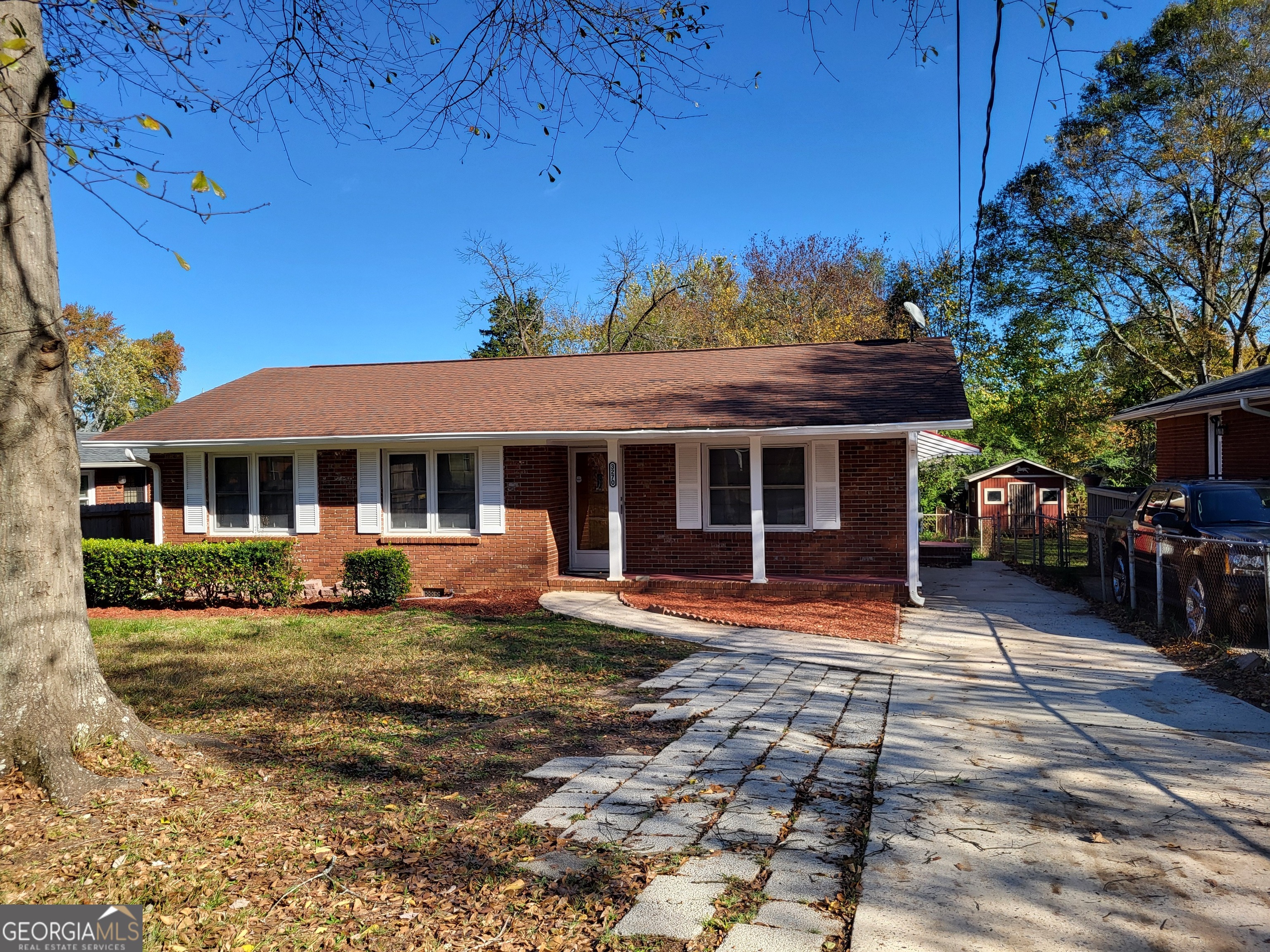 Move in ready 3bedroom 1 full bath 4 sided brick ranch in Historic College Park. Hardwood floors throughout, all rooms freshly painted, spacious kitchen with new appliances. Property is near Woodward Academy