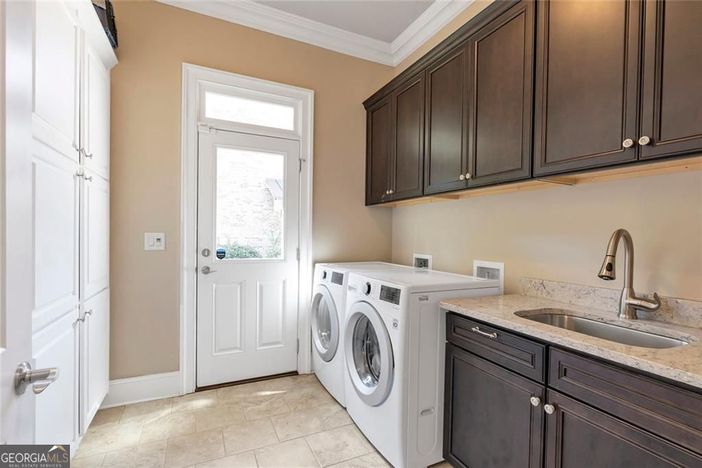 Alpharetta, Georgia 30004, United States, 4 Bedrooms Bedrooms, ,4 BathroomsBathrooms,Residential,Pending,202946