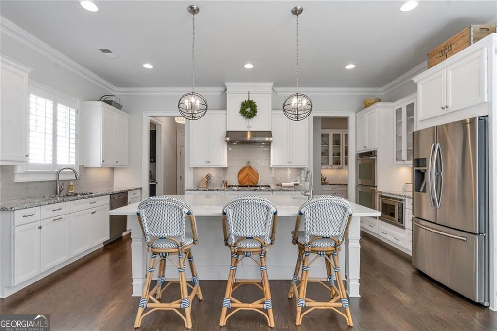 Alpharetta, Georgia 30004, United States, 4 Bedrooms Bedrooms, ,4 BathroomsBathrooms,Residential,Pending,202946