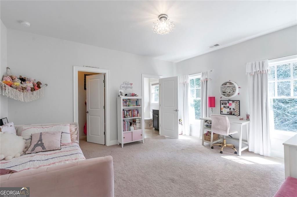 Alpharetta, Georgia 30004, United States, 4 Bedrooms Bedrooms, ,4 BathroomsBathrooms,Residential,Pending,202946