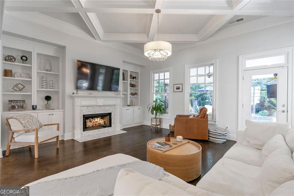 Alpharetta, Georgia 30004, United States, 4 Bedrooms Bedrooms, ,4 BathroomsBathrooms,Residential,Pending,202946