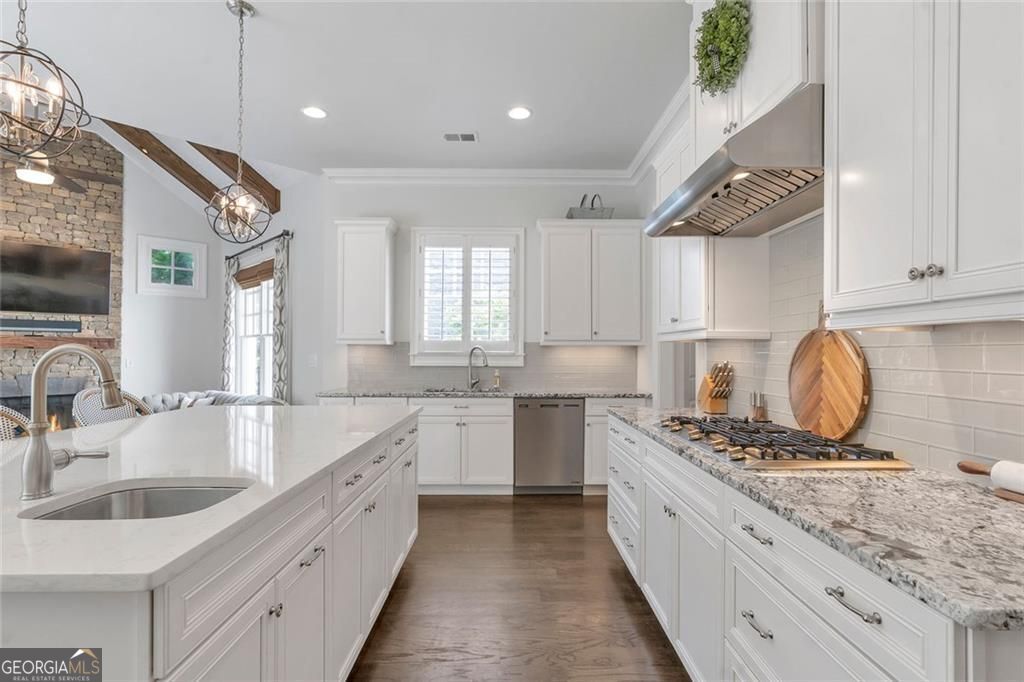 Alpharetta, Georgia 30004, United States, 4 Bedrooms Bedrooms, ,4 BathroomsBathrooms,Residential,Pending,202946