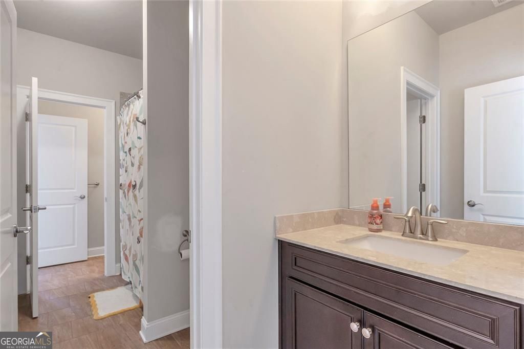 Alpharetta, Georgia 30004, United States, 4 Bedrooms Bedrooms, ,4 BathroomsBathrooms,Residential,Pending,202946