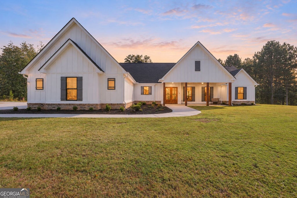 Photo of 415 Barnesville Road, Griffin, GA 30224 (MLS # 10880225)