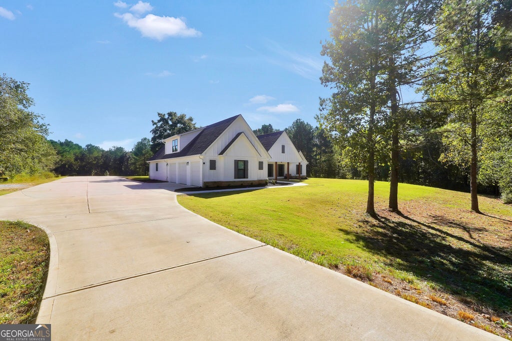 Photo of 415 Barnesville Road, Griffin, GA 30224 (MLS # 10880225)
