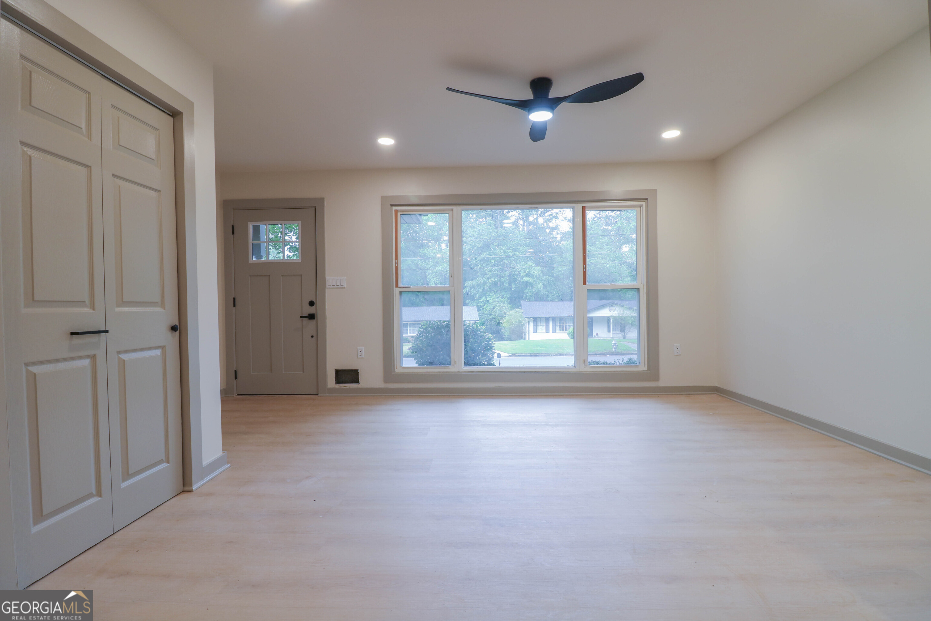 4396 Greenleaf CIR
