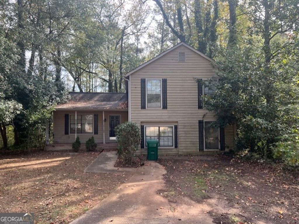 Photo of 1027 Mainstreet Lake Drive, Stone Mountain, GA 30088 (MLS # 10631189)