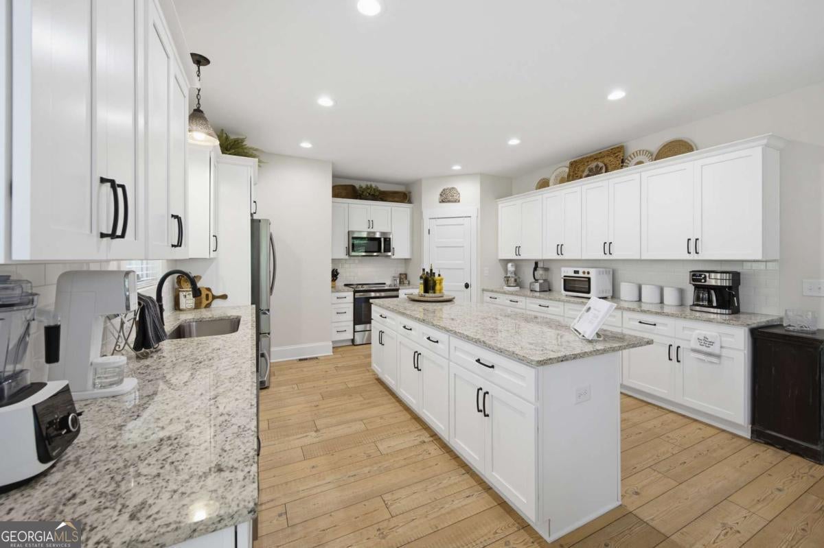566 Roper DR