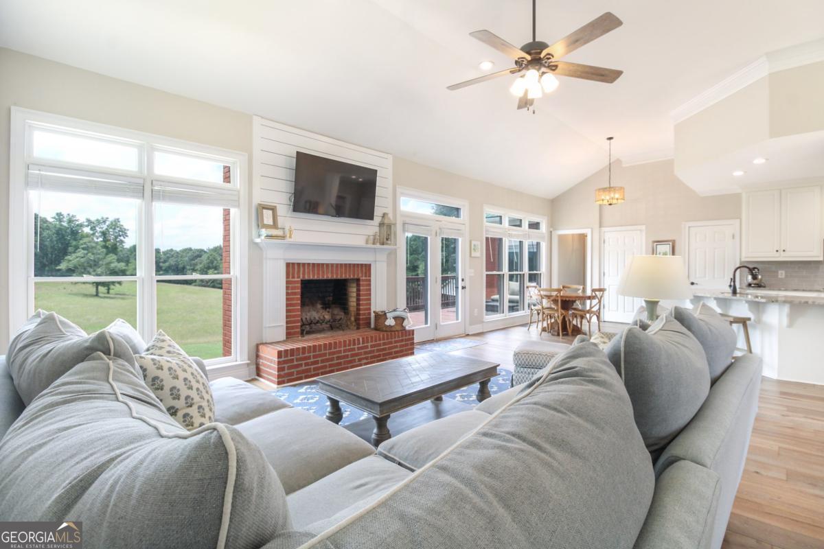 1380 Sunset RDG