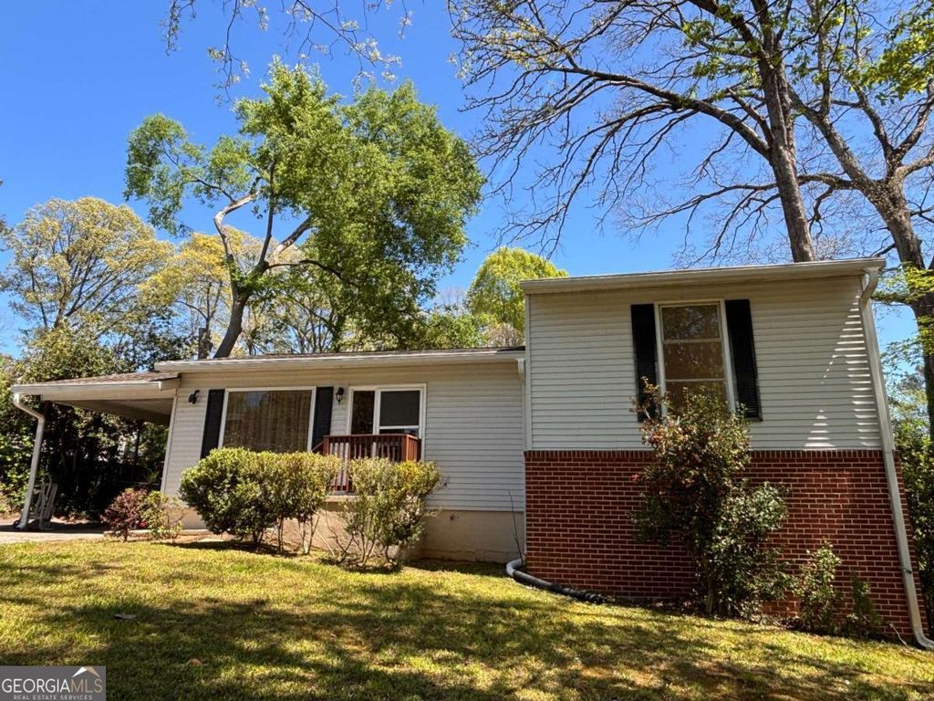 Photo of 5009 Crowe Drive SE, Smyrna, GA 30082 (MLS # 10729892)