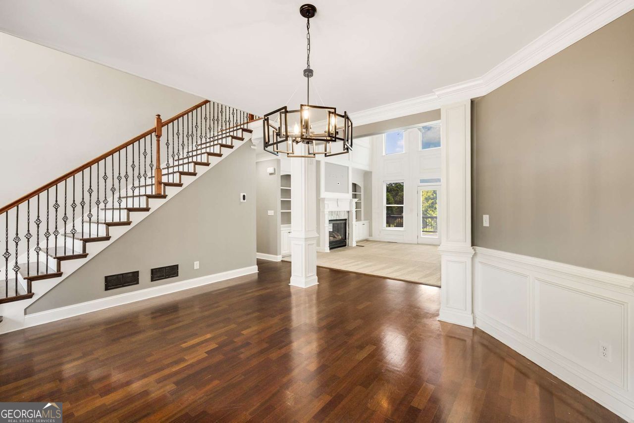 1950 LANCASTER DR