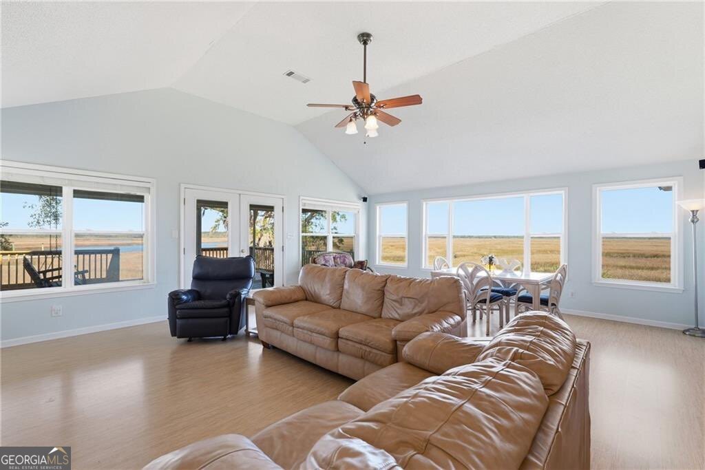 1116 Pleasure Point LN NE