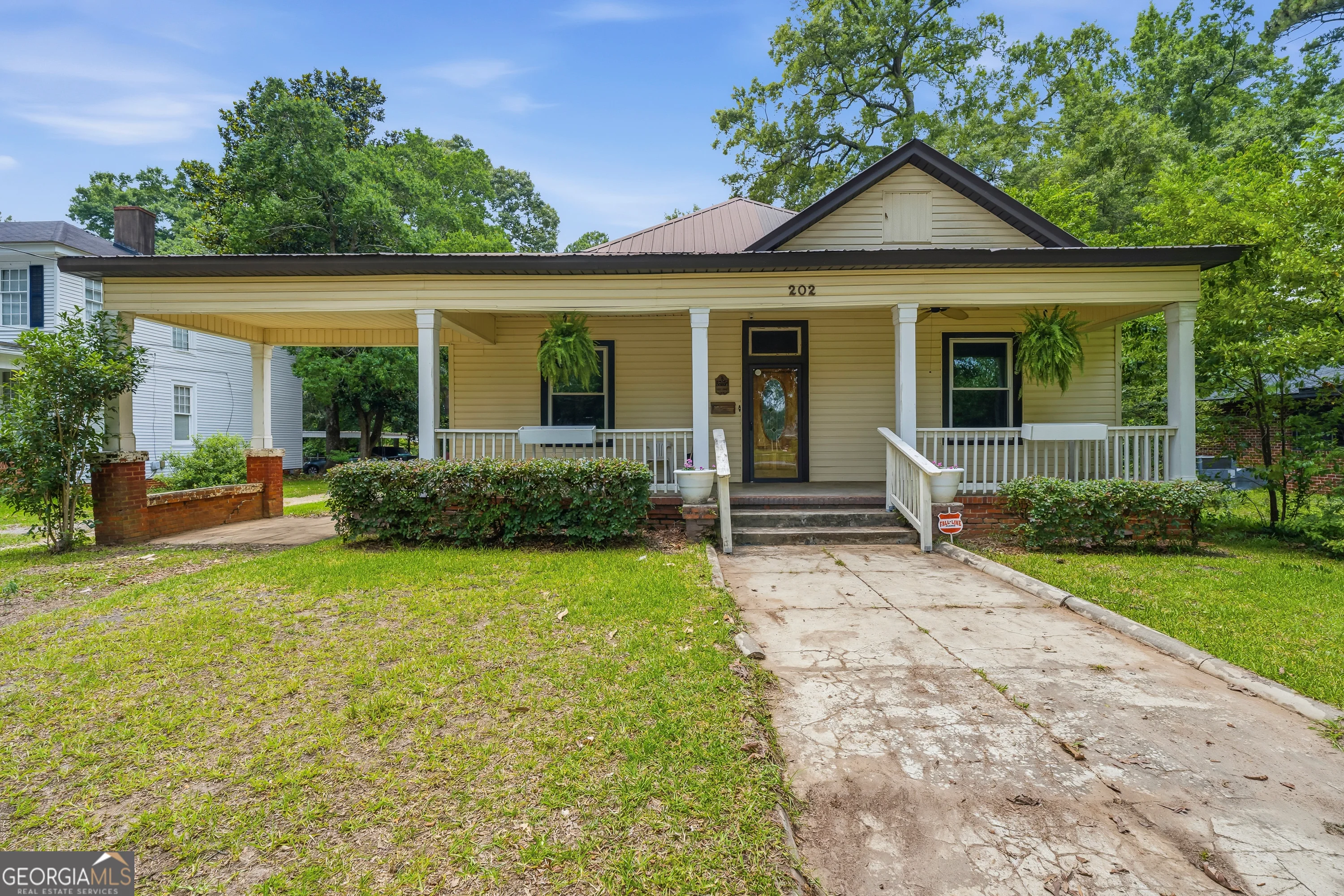 202 Everett Square Sq