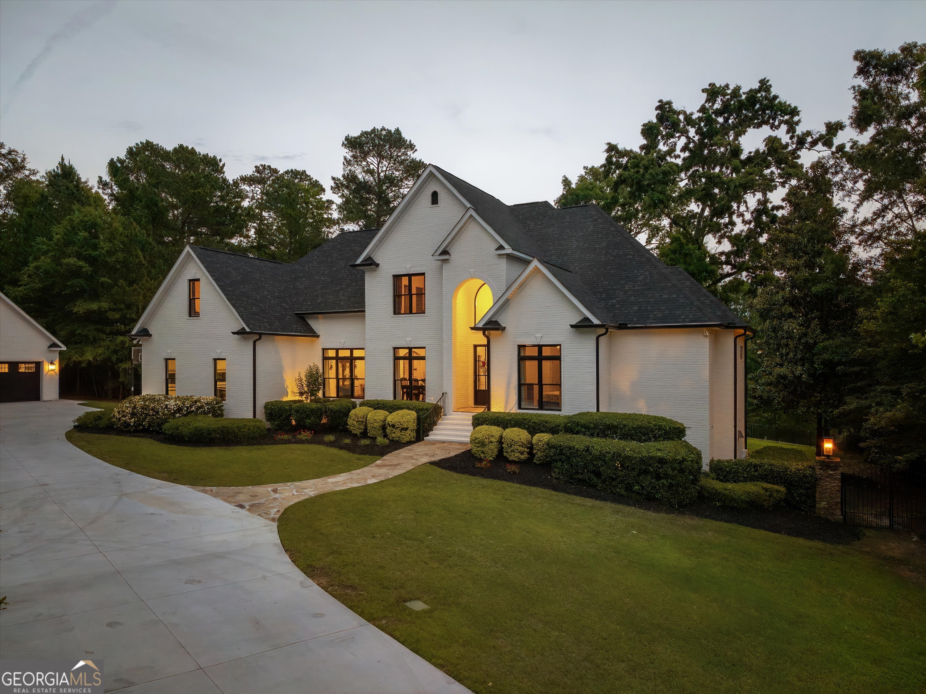 462 Armstrong WAY