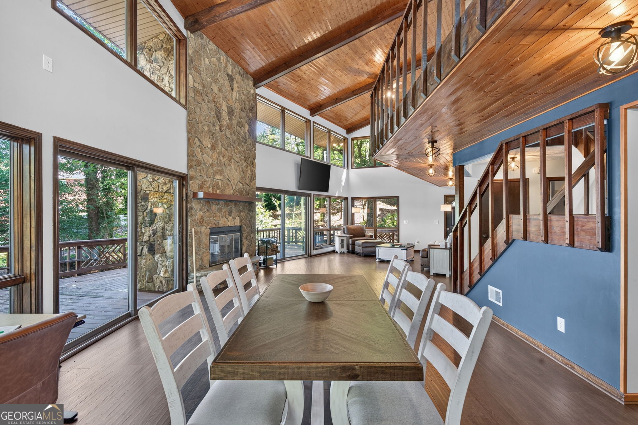 9020 Lakeview PKWY
