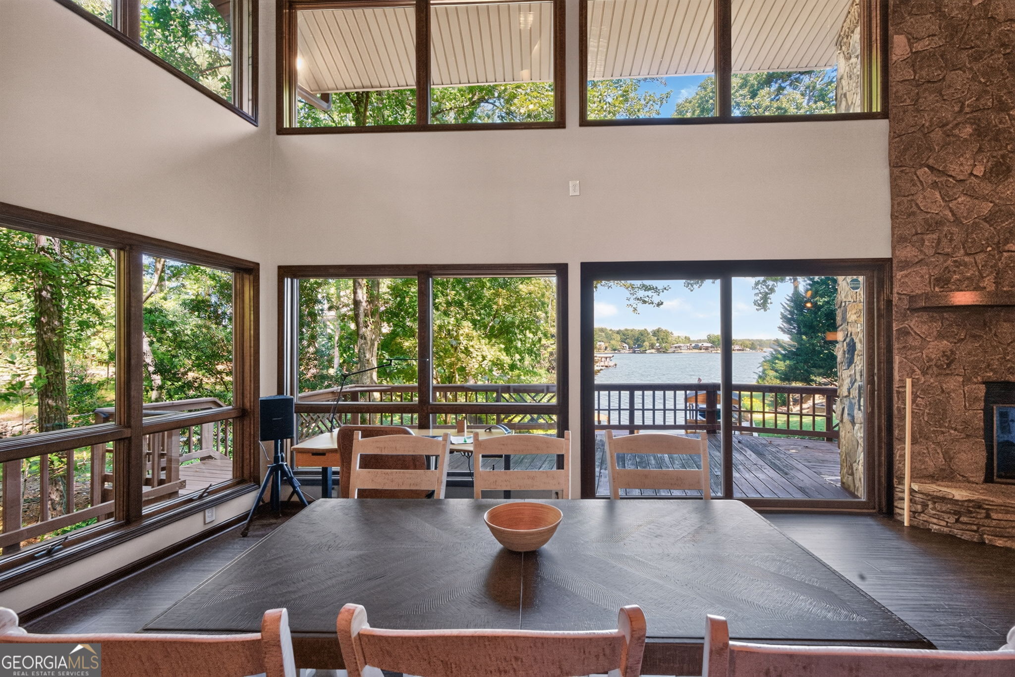 9020 Lakeview PKWY