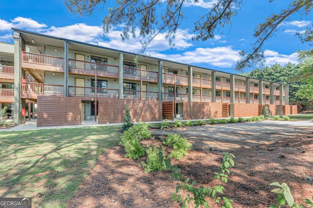 Photo of 710 Jesse Jewell Parkway SE #202 STUDIO, Gainesville, GA 30501 (MLS # 10731948)