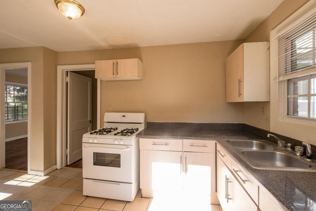 Photo of 1801 Oakmont Drive NW, Atlanta, GA 30314 (MLS # 10671174)