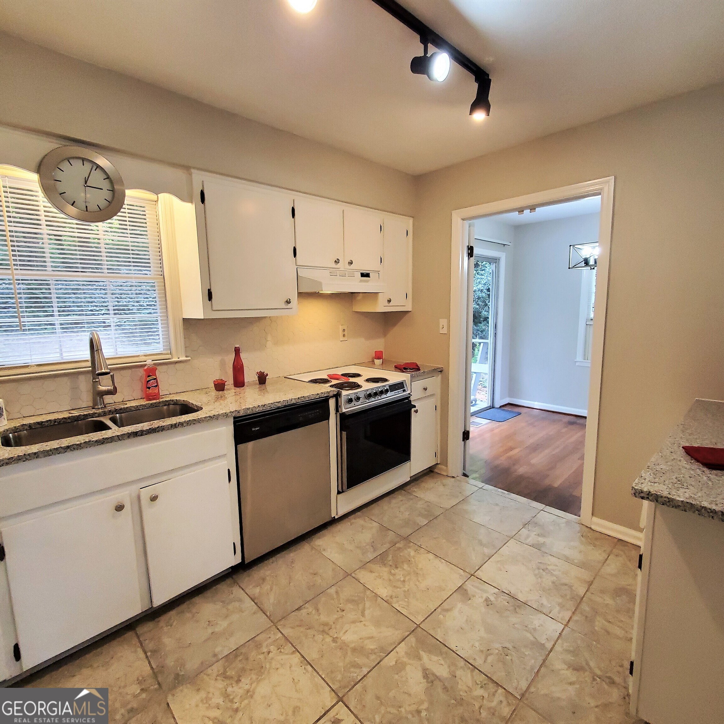 Bonnie Dell - Residential Lease