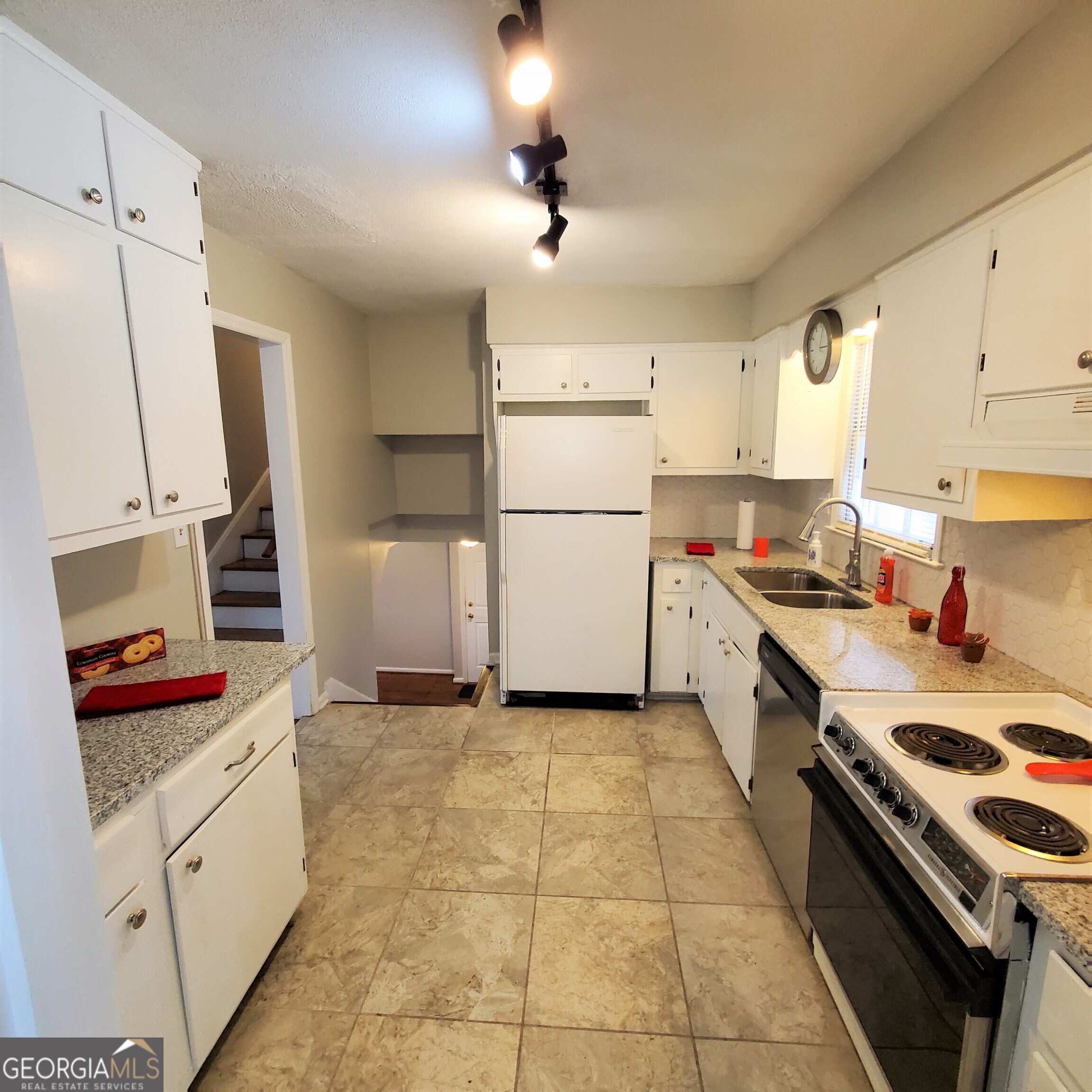 Bonnie Dell - Residential Lease