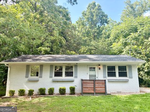 Photo of 3561 NW Fairburn Place NW, Atlanta, GA 30331 (MLS # 10813500)