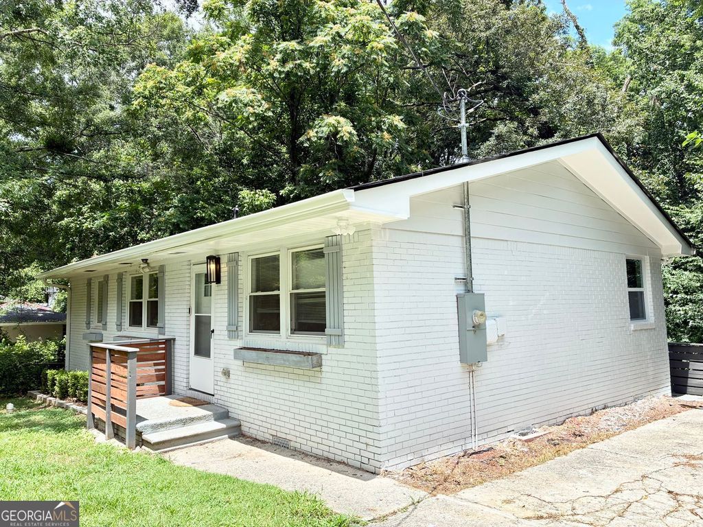 Photo of 3561 NW Fairburn Place NW, Atlanta, GA 30331 (MLS # 10813500)