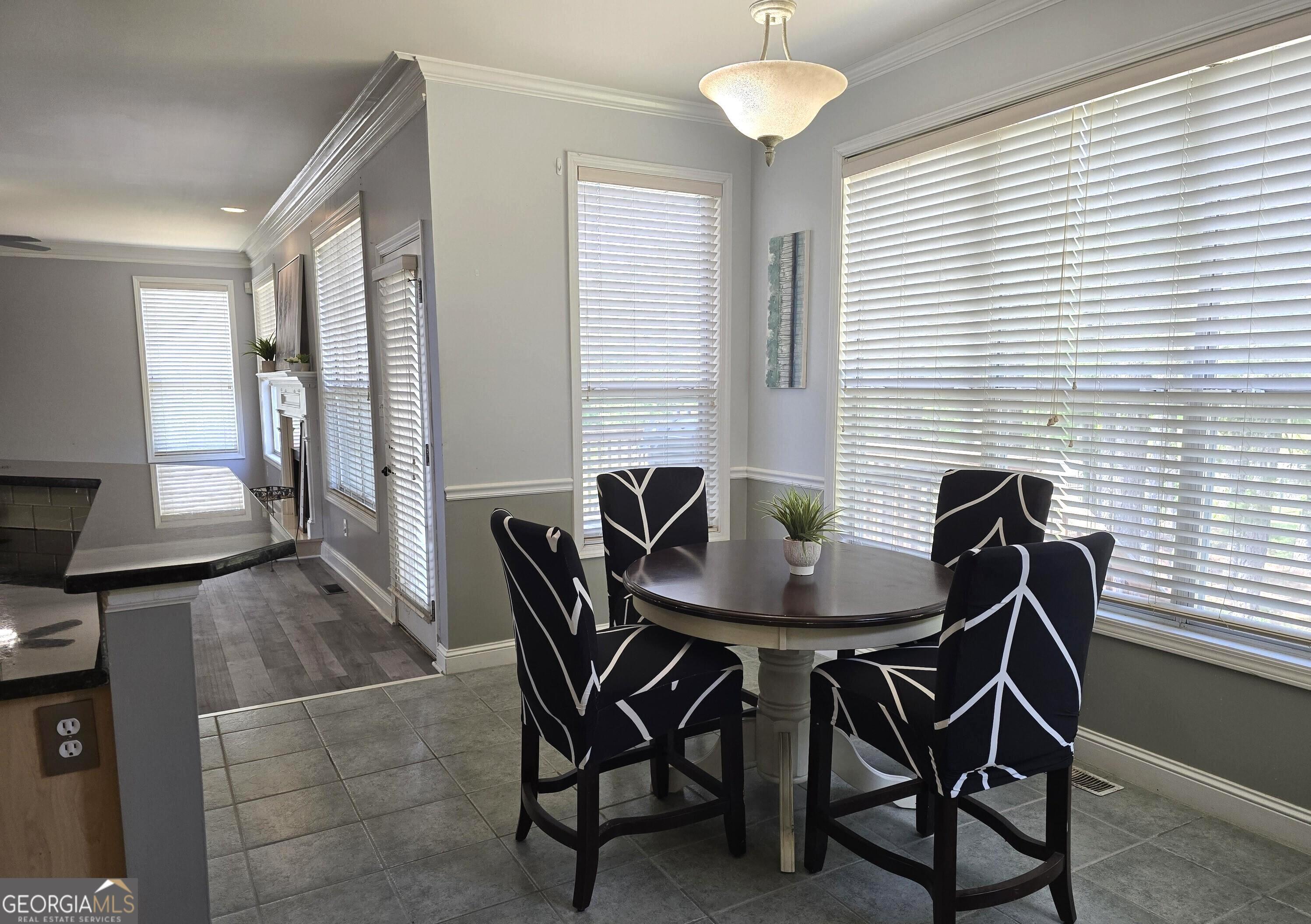 176 Fairoaks CIR