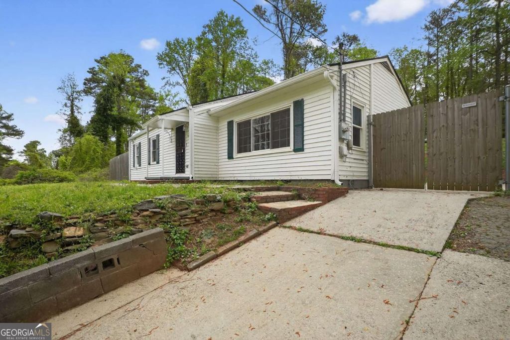 Photo of 2252 Beecher Circle SW, Atlanta, GA 30311 (MLS # 10736138)