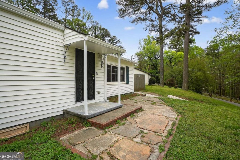 Photo of 2252 Beecher Circle SW, Atlanta, GA 30311 (MLS # 10736138)