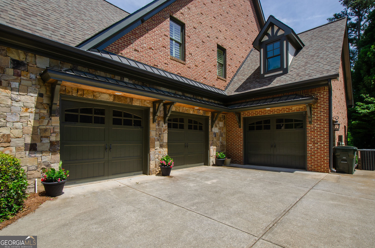 1667 Fernstone DR NW