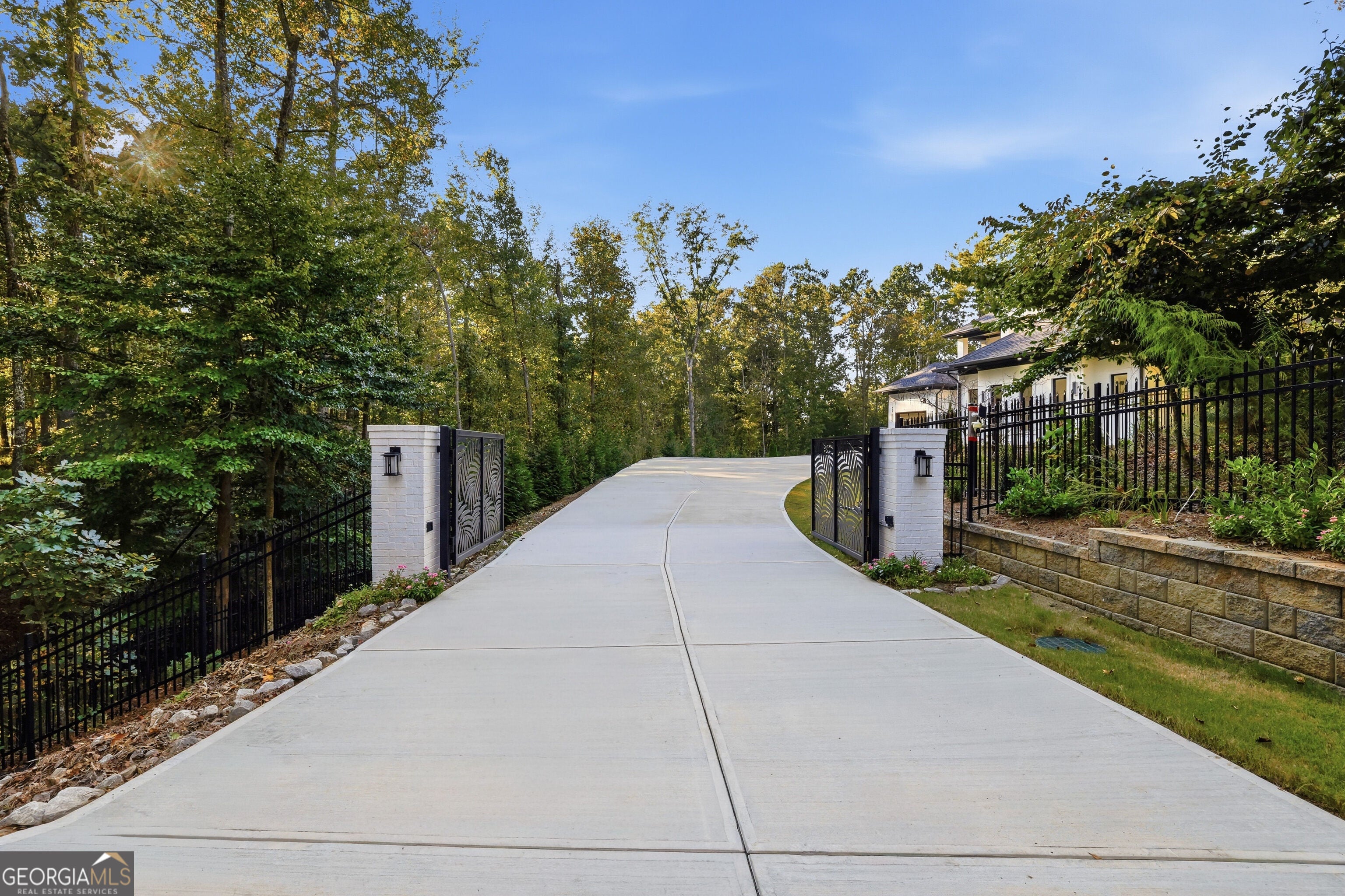 123 Russell RD