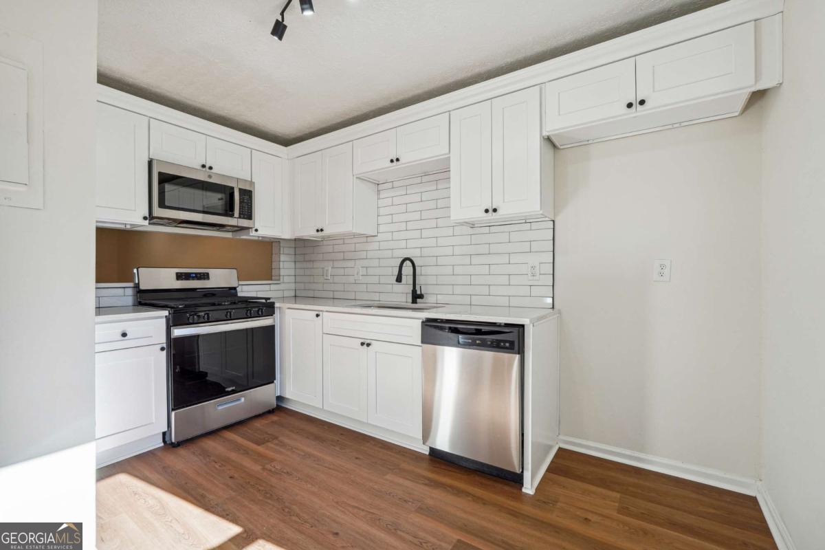 Pleasant Oaks Townhomes - Residential