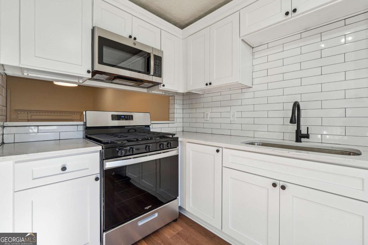 Pleasant Oaks Townhomes - Residential