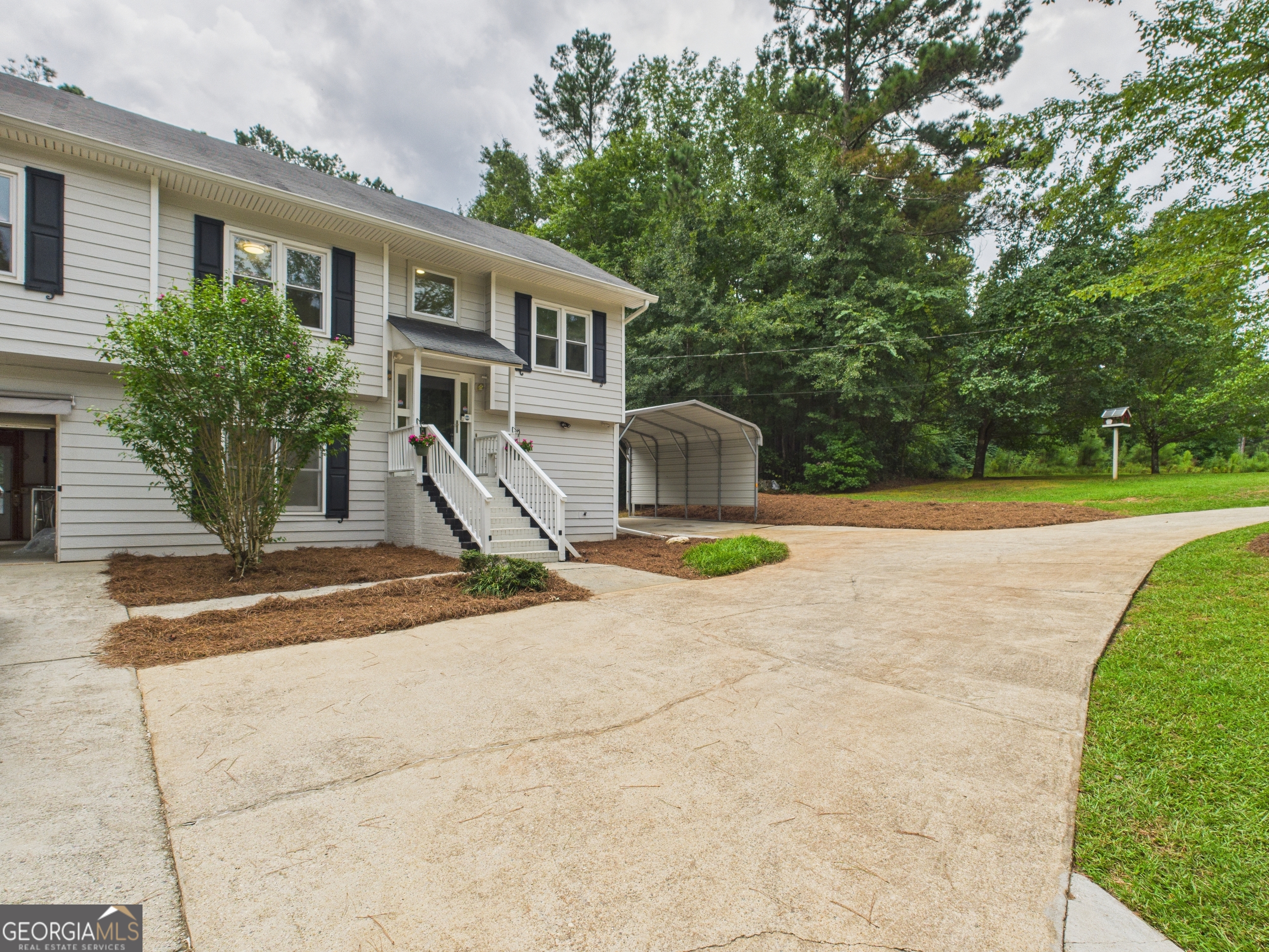 715 Herring RD