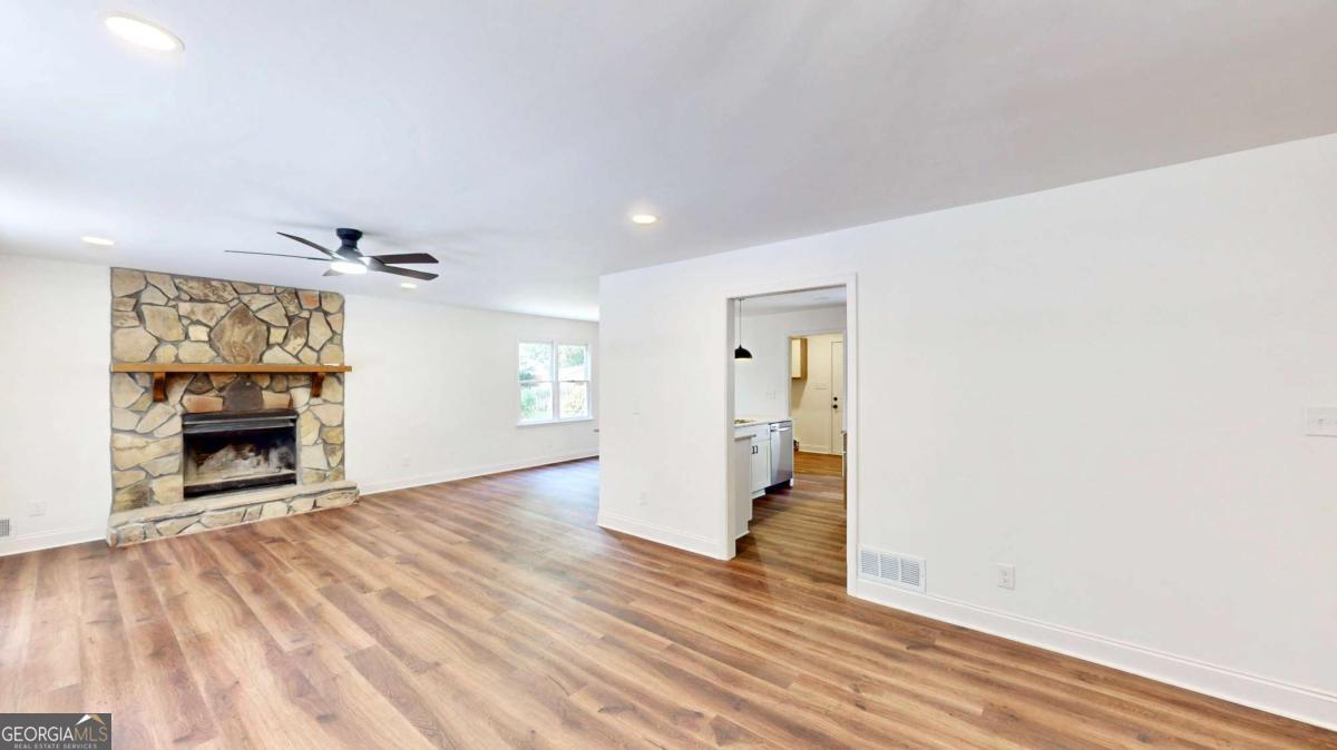 911 Hickory View CT NW