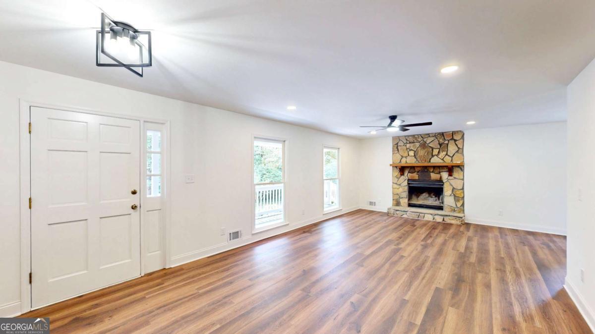 911 Hickory View CT NW