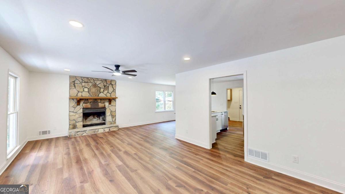 911 Hickory View CT NW