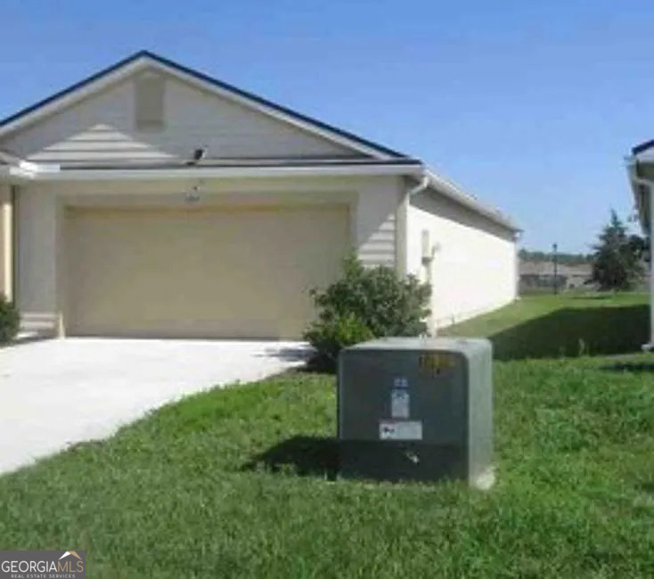 12087 Green Thicket LN