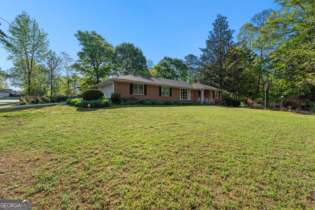 Photo of 201203 Alton Drive, LaGrange, GA 30241 (MLS # 10729109)
