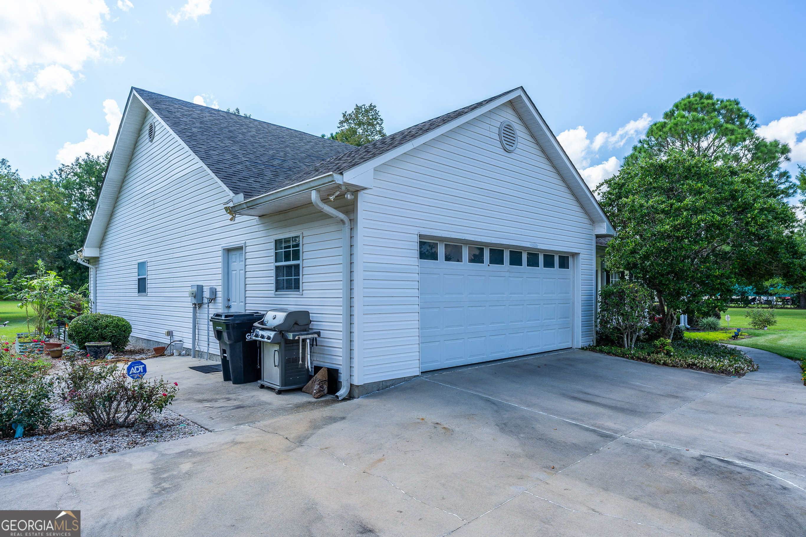 674 Forest Hills DR