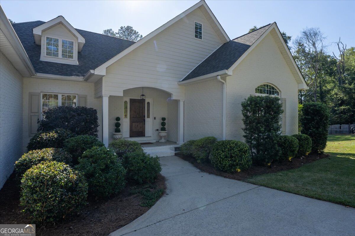 221 Old Club CT