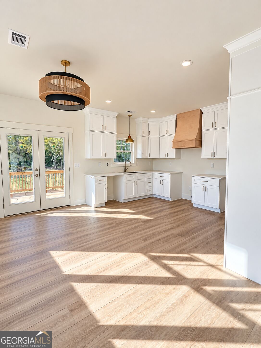 330 W. Lakeview DR