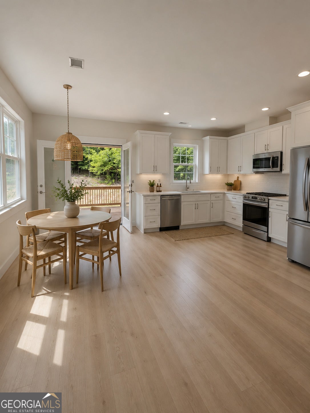 330 W. Lakeview DR