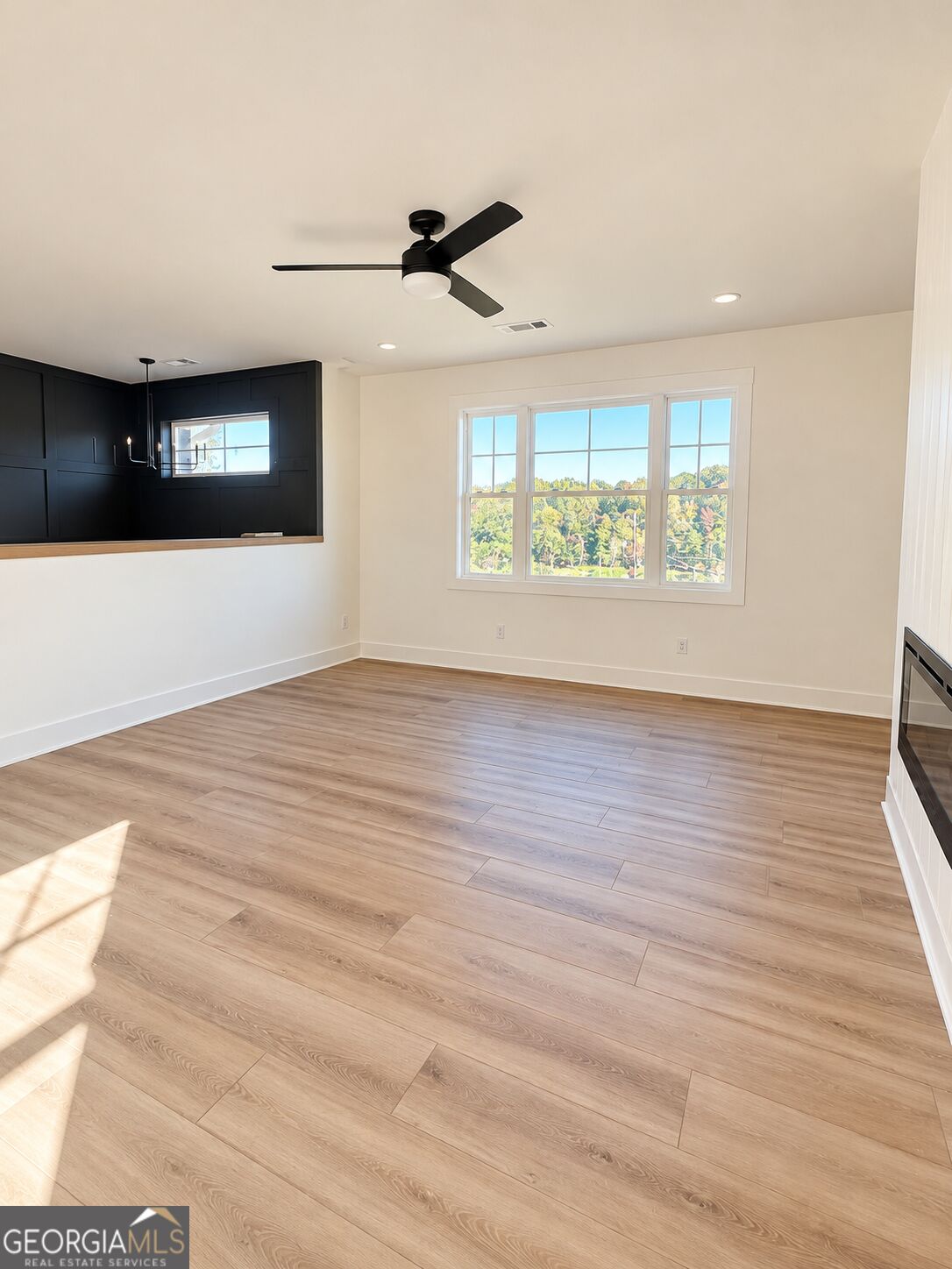 330 W. Lakeview DR