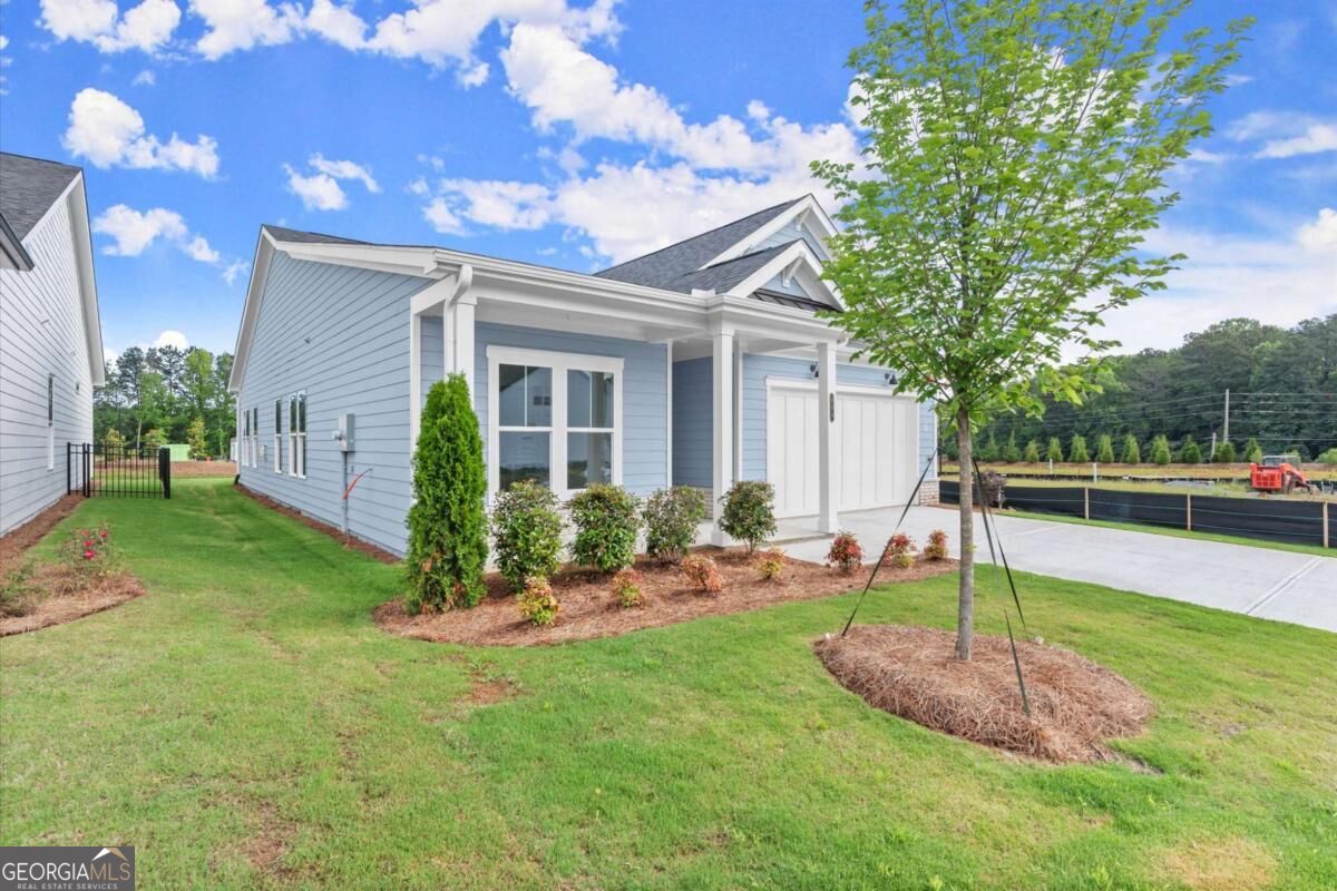 484 Fescue CT NW